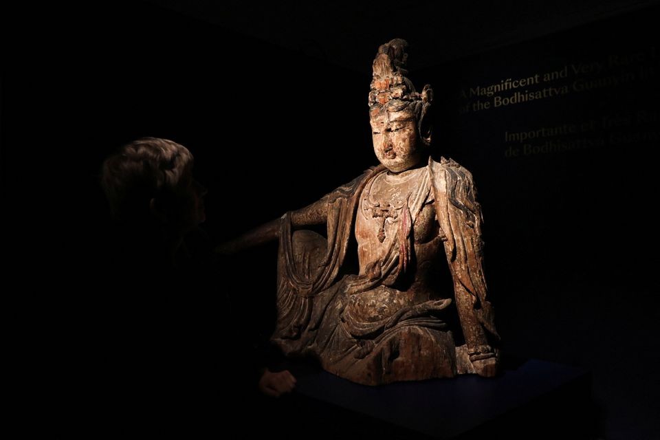 Bức tượng Phật quý hiếm này xuất hiện lần đầu vào thế kỷ 12 (Ảnh: Yiming Woo/Reuters)  