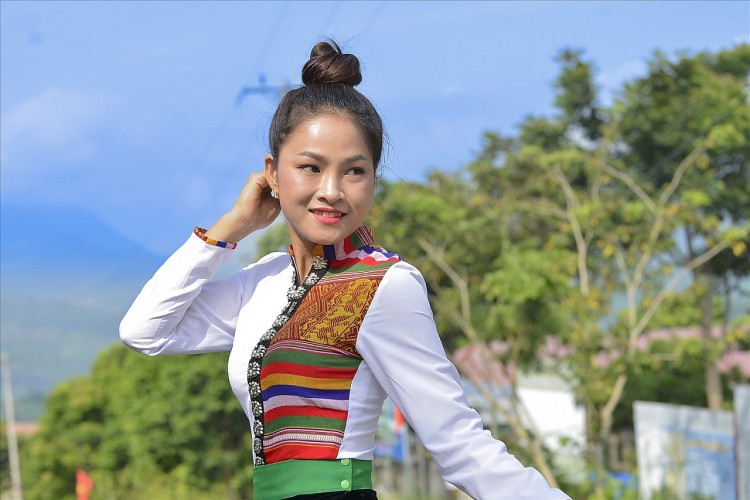 Vẻ đẹp phụ nữ Lai Châu trong trang phục truyền thống
