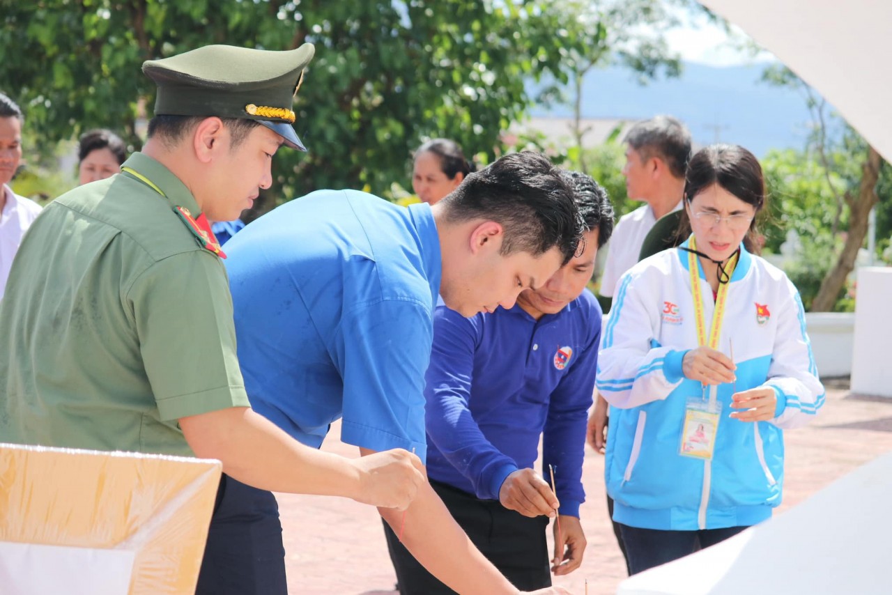 Hơn 80 cán bộ thành đoàn TPHCM tham gia hoạt động tình nguyện hè năm 2023 tại Lào