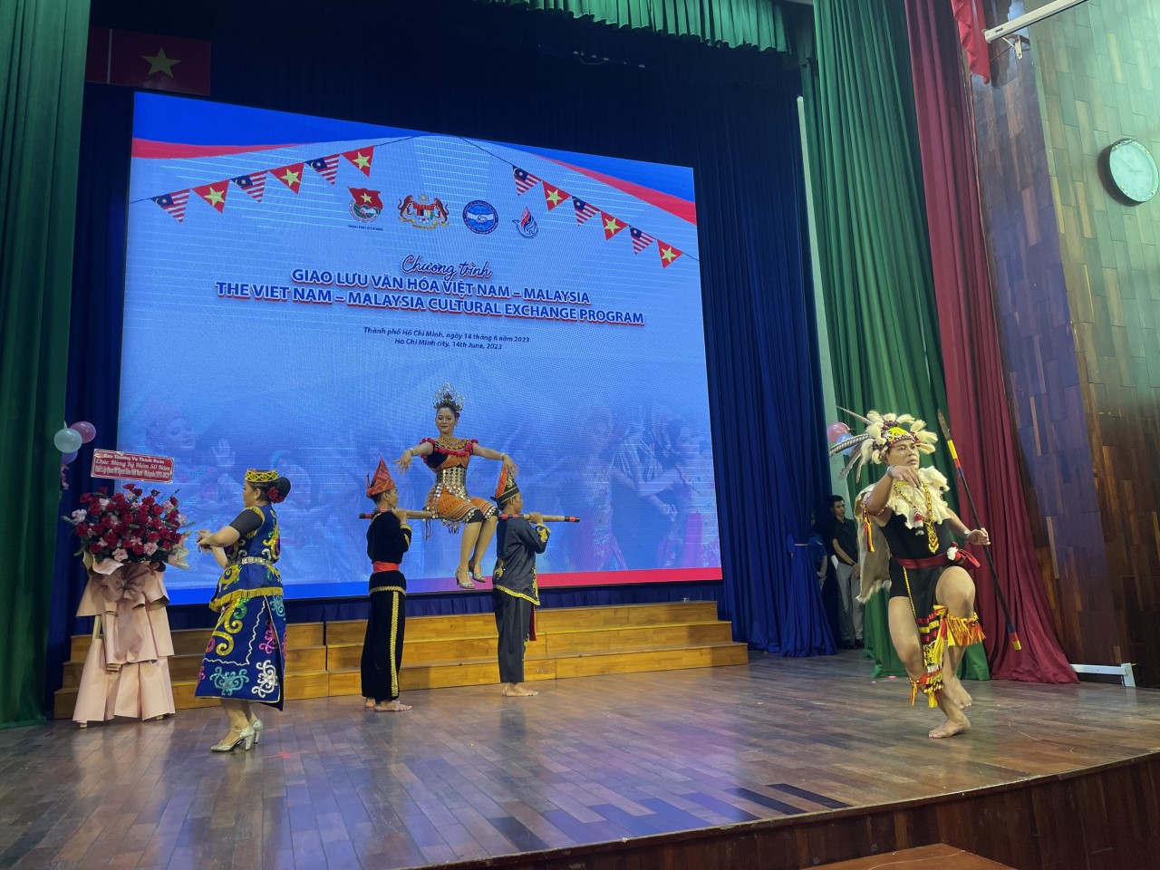 Giao lưu văn hóa Việt Nam - Malaysia