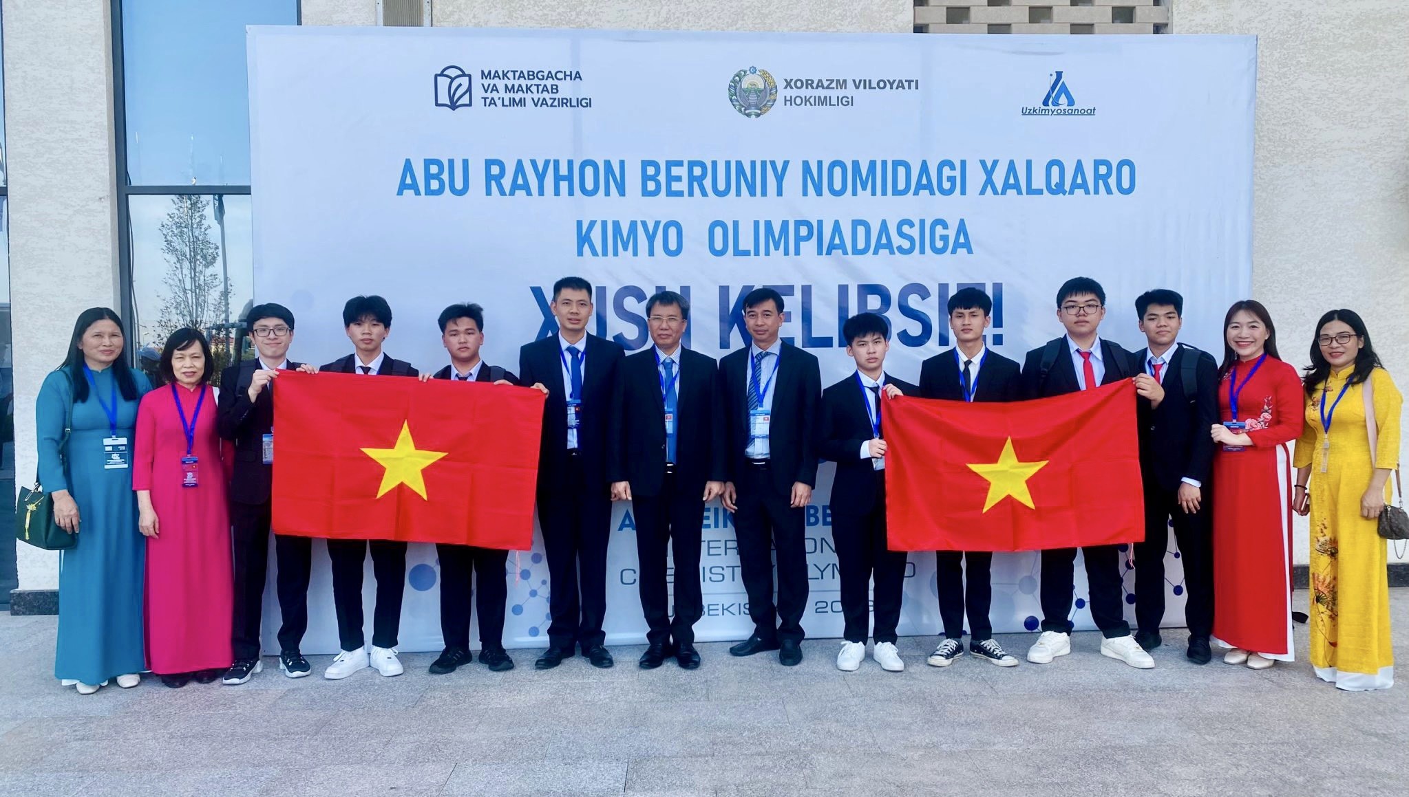 Doàn Việt Nam tham dự Olympic Hóa học Quốc tế Abu Reikhan Beruniy lần thứ nhất