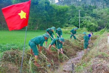 Tuổi trẻ Thừa Thiên Huế làm nhiều việc ý nghĩa tại xã biên giới biển