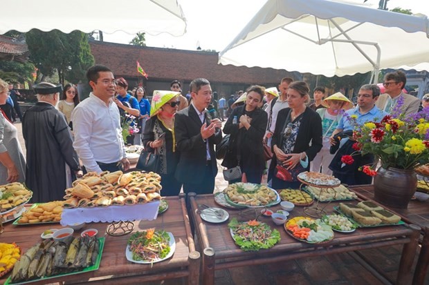 Ẩm thực làng cổ Đường Lâm hấp dẫn du khách thập phương | Ẩm thực | Vietnam+ (VietnamPlus)