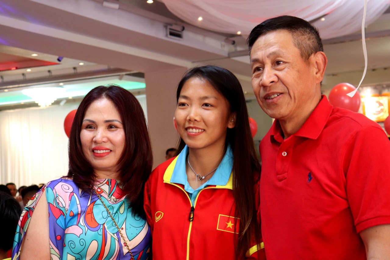 Người Việt Nam tại Ba Lan giao lưu cùng đội tuyển quốc gia bóng đá nữ Việt Nam