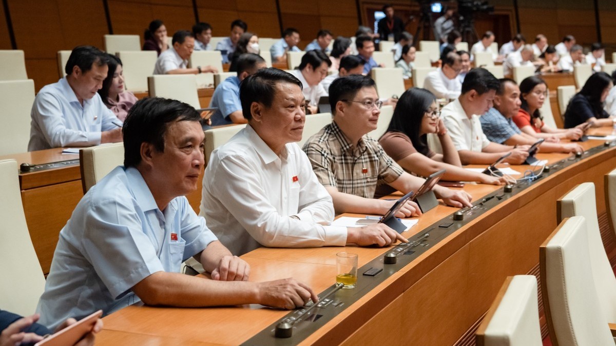 Quốc hội quyết định áp giá trần vé máy bay, sách giáo khoa