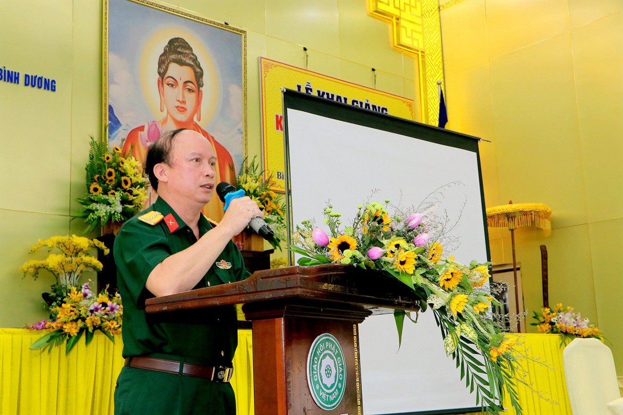 Đại tá Nguyễn Đình Chuẩn – Chính ủy Bộ Chỉ Huy Quân sự tỉnh Bình Dương chia sẻ về “Tình hình thời sự quốc tế khu vực và trong nước”, kiến thức quốc phòng – an ninh