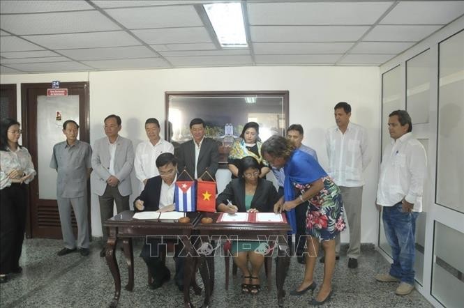 Tỉnh Lâm Đồng trao tặng 1 triệu USD cho tỉnh Matanzas, Cuba