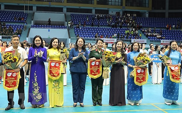Gần 1000 vận động viên quần chúng cùng "Phụ nữ Việt Nam khỏe, đẹp"