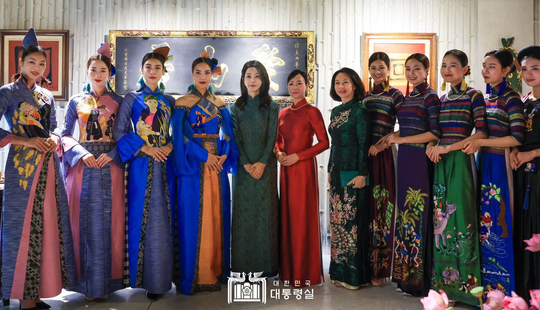Phu nhân Tổng thống Hàn Quốc ấn tượng với áo dài Việt Nam
