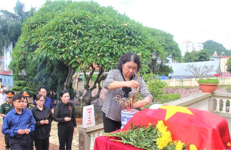 Mộc Châu, Sơn La: An táng hài cốt liệt sỹ Việt Nam hy sinh tại Lào