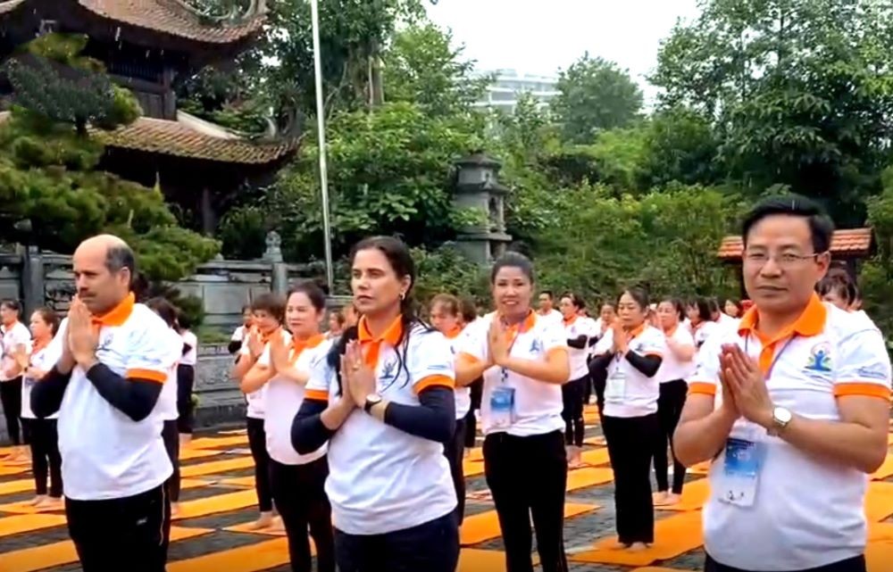 Hơn 500 người tham gia Ngày Quốc tế Yoga lần thứ 9 tại Sa Pa