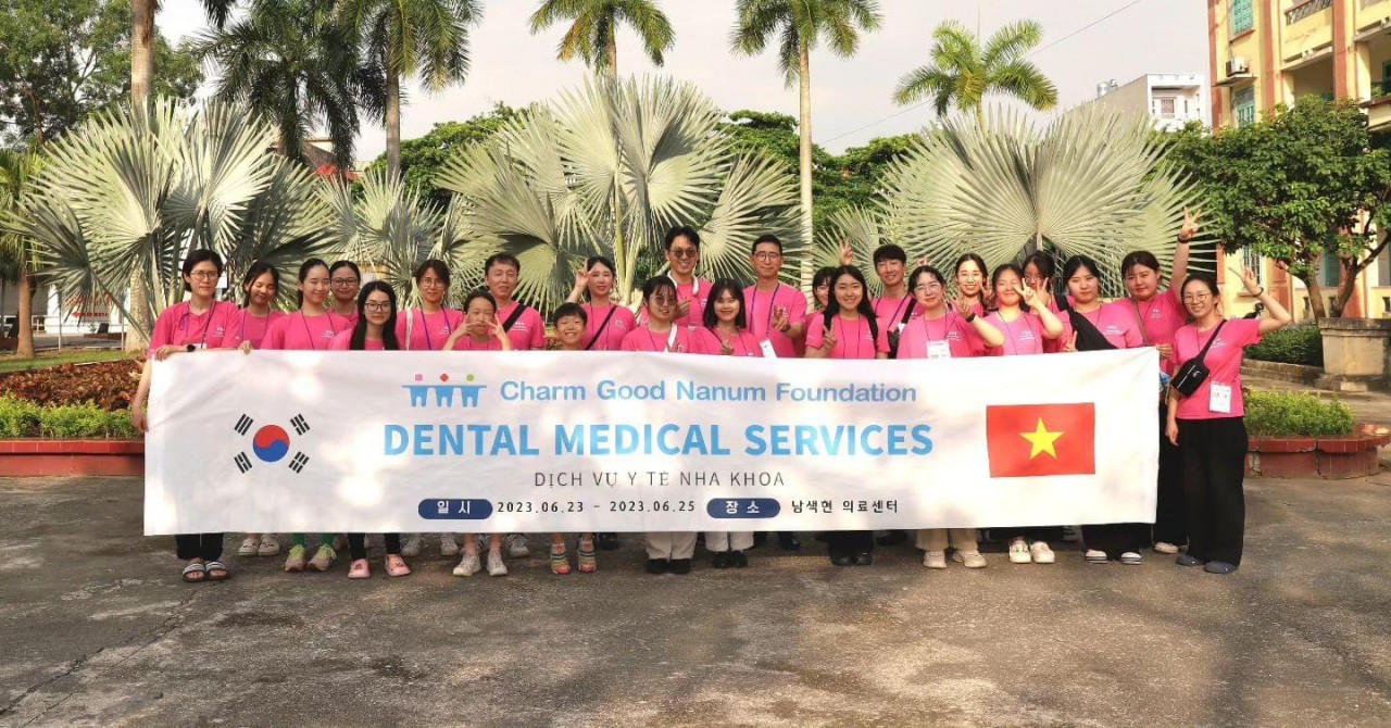 Đoàn tình nguyện y tế Hàn Quốc khám và tư vấn nha khoa cho 400 người dân Hải Dương