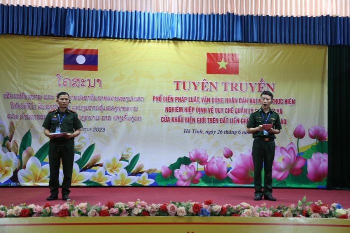 Phối hợp tuyên truyền pháp luật cho nhân dân hai bên biên giới Việt Nam - Lào