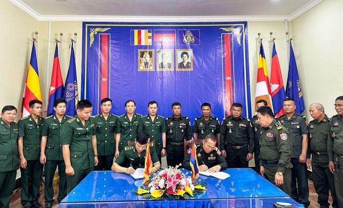 Đồn Biên phòng Sông Trăng hội đàm với Tiểu đoàn bảo vệ biên giới Campuchia