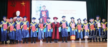72 lưu học sinh Lào, Campuchia tại trường Đại học Y Dược Thái Bình nhận bằng tốt nghiệp