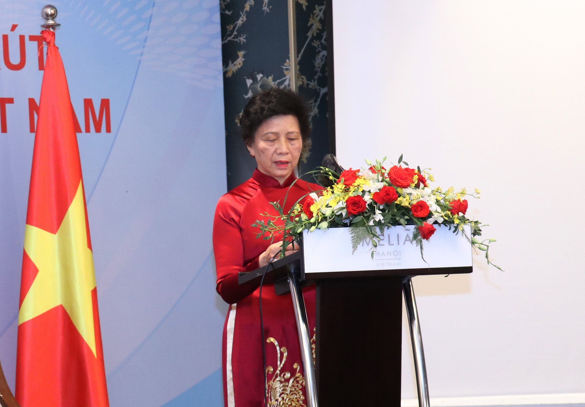Bà Phương Song Liên, đại diện Câu lạc bộ cựu du học sinh Việt Nam tại Cuba phát biểu tại buổi gặp gỡ Thủ tướng Cuba Manuel Marreo Cruz hồi cuối tháng 9/2022 (Ảnh: Thu Hà).