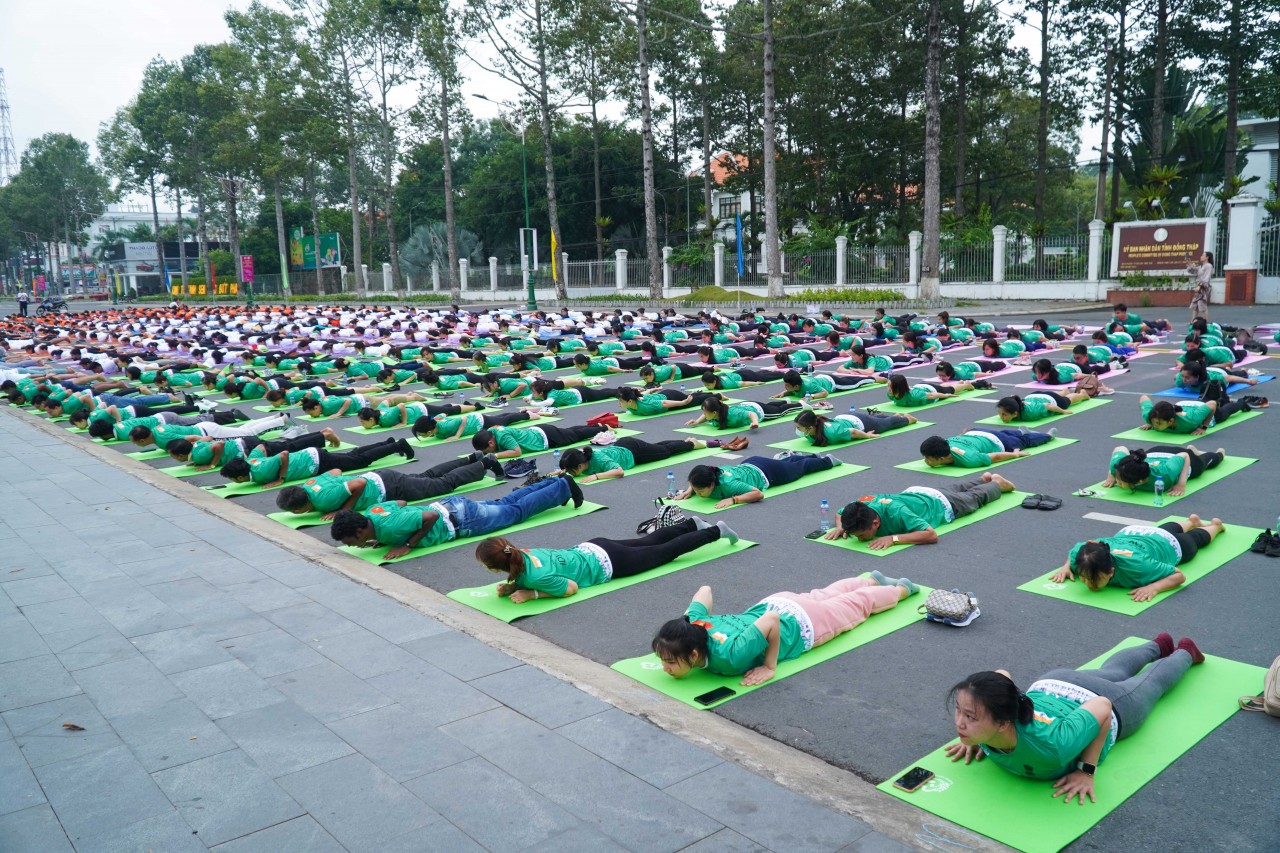 Ấn tượng với hơn 500 người tham gia đồng diễn tại Ngày quốc tế Yoga lần thứ 9