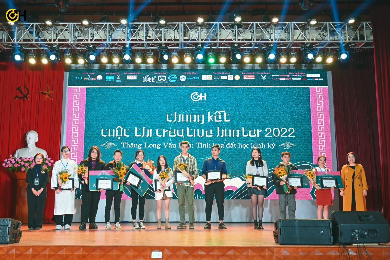 Top 10 thí sinh xuất sắc nhất góp mặt ở đêm chung kết Creative Hunter 2022.