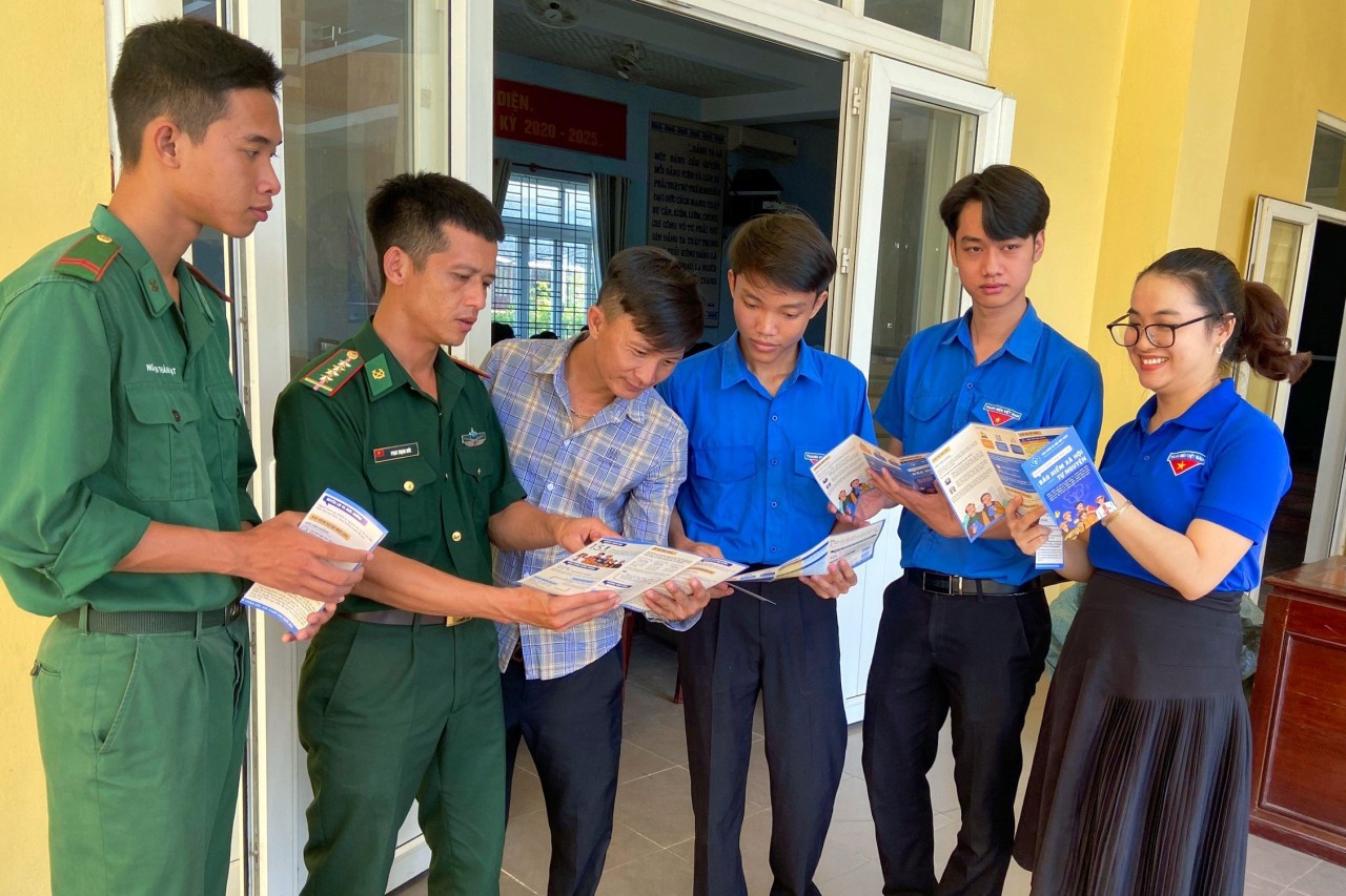 Bộ đội Biên phòng Thừa Thiên Huế tuyên truyền, phổ biến kiến thức Nâng cao nhận thức của người trẻ trong phòng, chống khai thác IUU