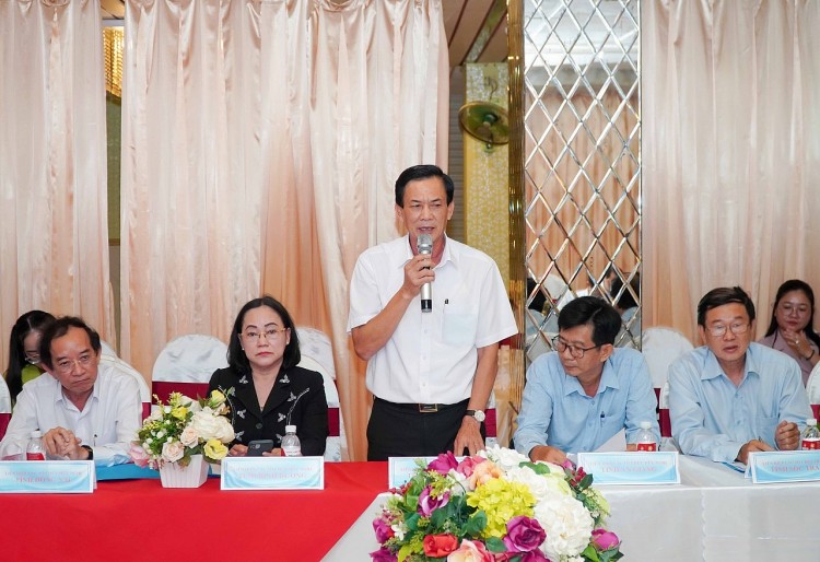 Ông Trần Chí Dũng - Chủ tịch Liên hiệp các tổ chức hữu nghị tỉnh Kiên Giang chia sẻ về hoạt động vận động viện trợ phi chính phủ của địa phương.
