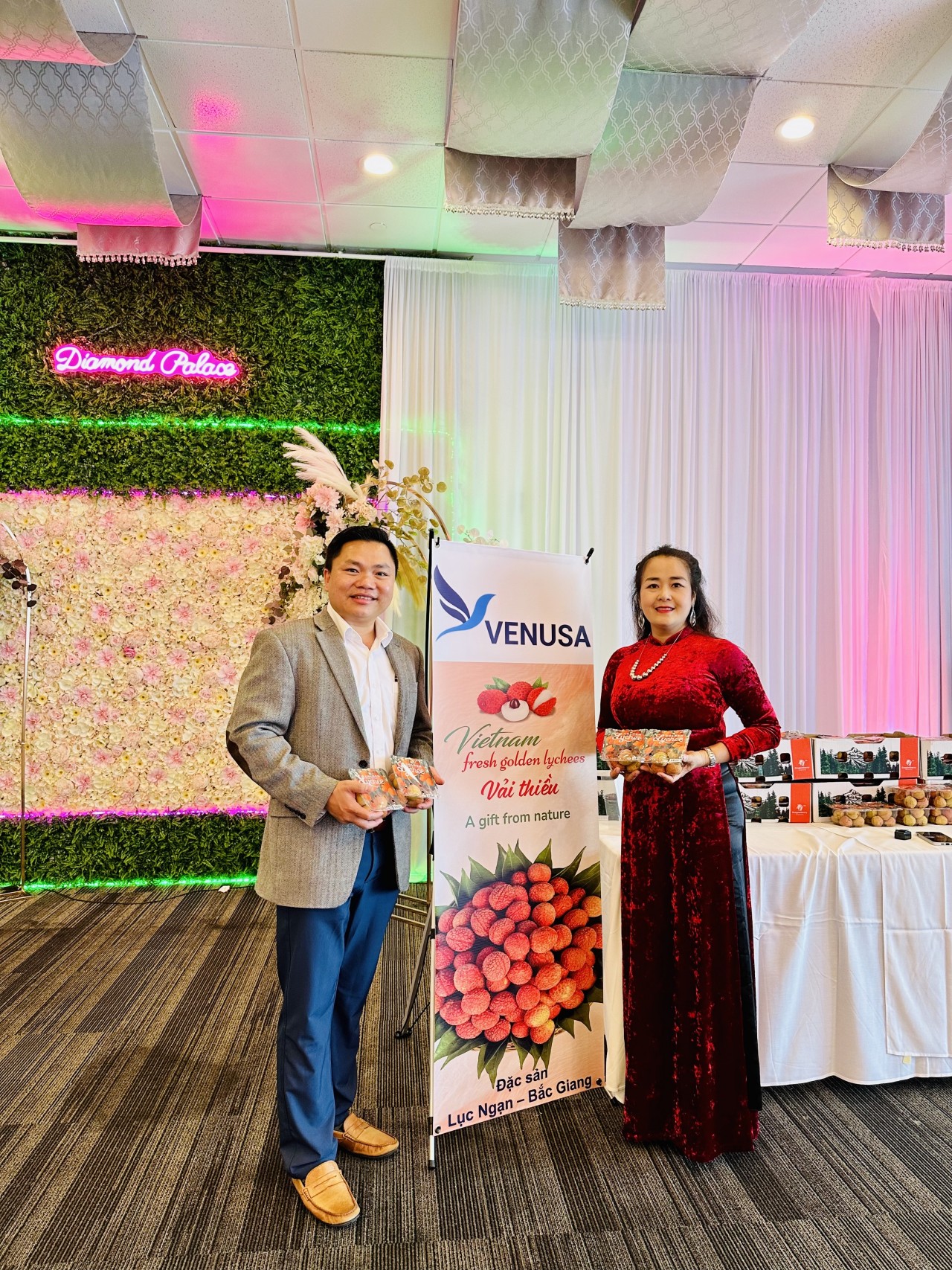 Hội Doanh nhân người Việt tại Mỹ quảng bá vải thiều đến Nam California