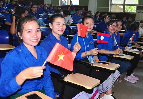 Sinh viên 2 nước Việt Nam - Lào tại Trường Đại học Quảng Nam (Ảnh: Báo Quảng Nam).
