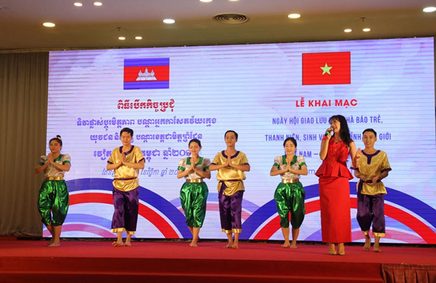 Ngày hội giao lưu các nhà báo trẻ, thanh niên, sinh viên các tỉnh biên giới Việt Nam - Campuchia năm 2019 tại tỉnh Tây Ninh và TP.HCM (Ảnh: VietNamNet).
