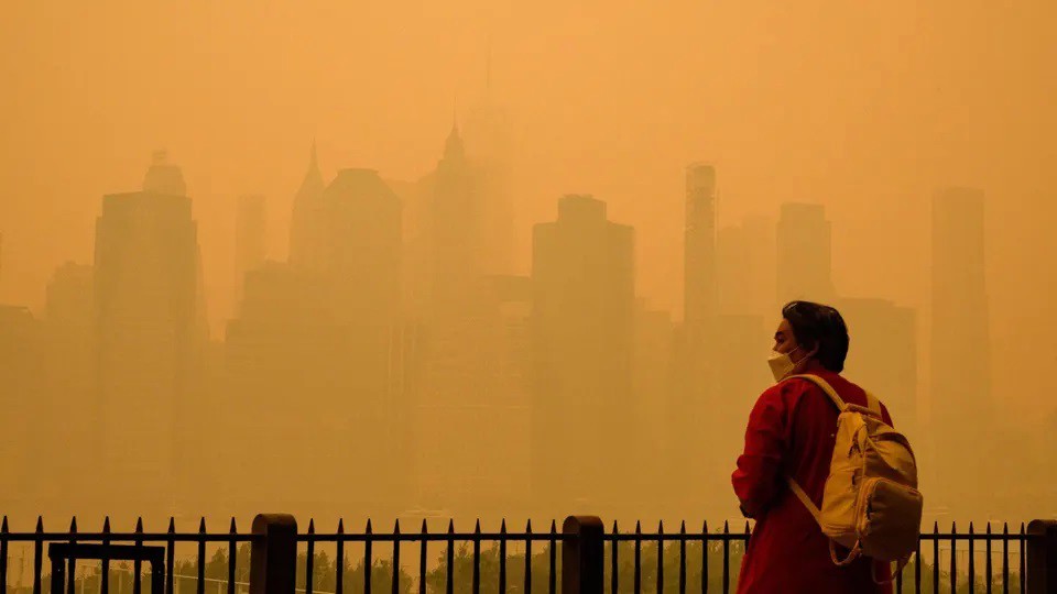 New York ô nhiễm do khói mù từ cháy rừng ở Canada lan sang.
