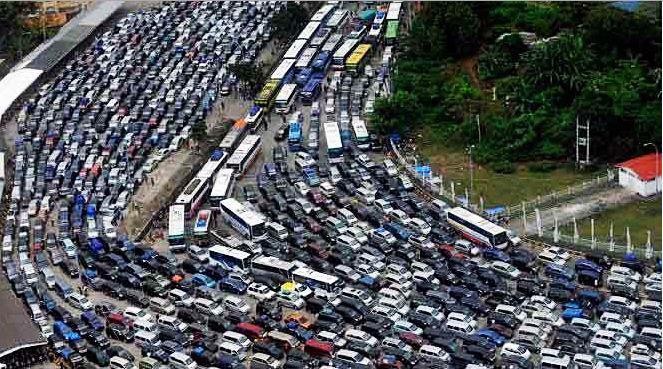 Tình trạng tắc đường kéo dài tại thủ đô Jakarta, Indonesia (Ảnh: VnEconomy).