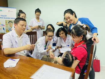 50 trẻ dị tật khe hở môi - vòm miệng được khám, phẫu thuật miễn phí