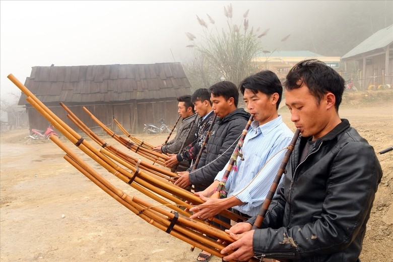 Giá trị văn hóa truyền thống của cây khèn trong đời sống sinh hoạt của cộng đồng dân tộc Mông trên cao nguyên đá Đồng Văn đã góp phần vinh danh Công viên địa chất toàn cầu UNESCO đầu tiên của Việt Nam.