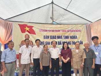 Lữ đoàn 131 Hải quân bàn giao nhà tình nghĩa tại Ninh Bình