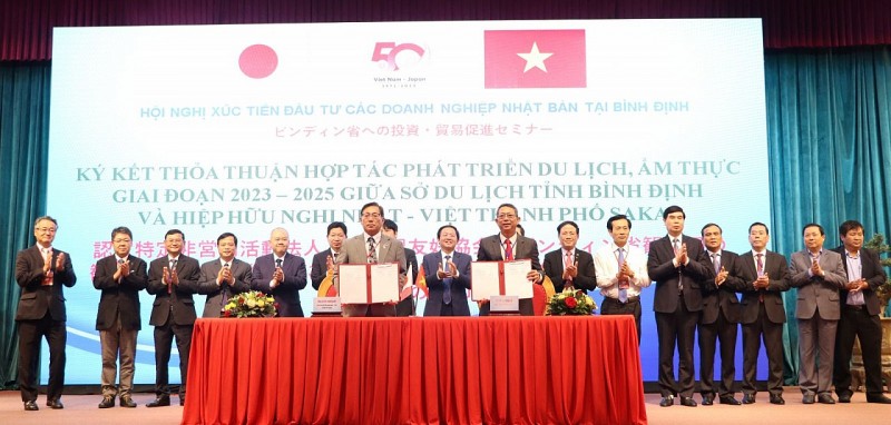 Sở Du lịch Bình Định và Hội hữu nghị Nhật - Việt TP Sakai ký kết thỏa thuận hợp tác phát triển du lịch, ẩm thực giai đoạn 2023-2025 (Ảnh: binhdinh.gov.vn).