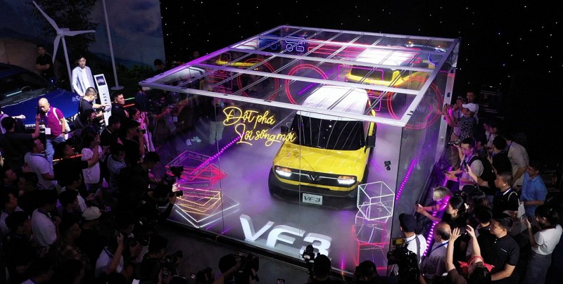 VF 3 trở thành tâm điểm tại triển lãm “VinFast – Vì tương lai xanh”.