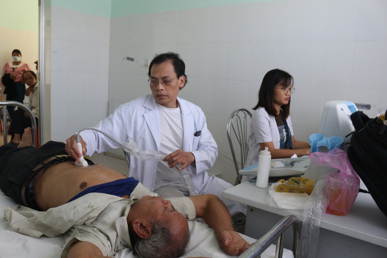 Lữ đoàn 162 khám, chữa bệnh, cấp thuốc miễn phí cho 1000 người dân xã Sơn Lâm (Khánh Hoà)