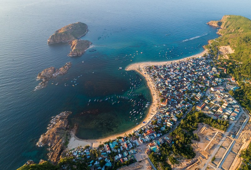 Thành phố Quy Nhơn, Bình Định từ lâu là điểm đến hút khách du lịch, lọt top điểm đến do các tạp chí, báo quốc tế lựa chọn. Năm 2015, Quy Nhơn được tạp chí Rough Guides của Anh bình chọn là điểm đến hàng đầu Đông Nam Á. Năm 2017, tờ Guardian của Anh cũng chọn nơi này vào top 10 điểm đến nghỉ dưỡng mùa đông. Tháng 6/2020, Quy Nhơn lọt top 20 điểm đến hàng đầu thế giới do Hostelworld xếp hạng. 