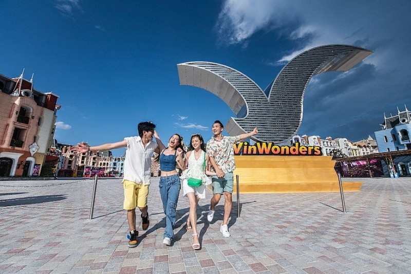 Top 5 trải nghiệm không thể bỏ lỡ của fan 8Wonder tại VinWonders Nha Trang