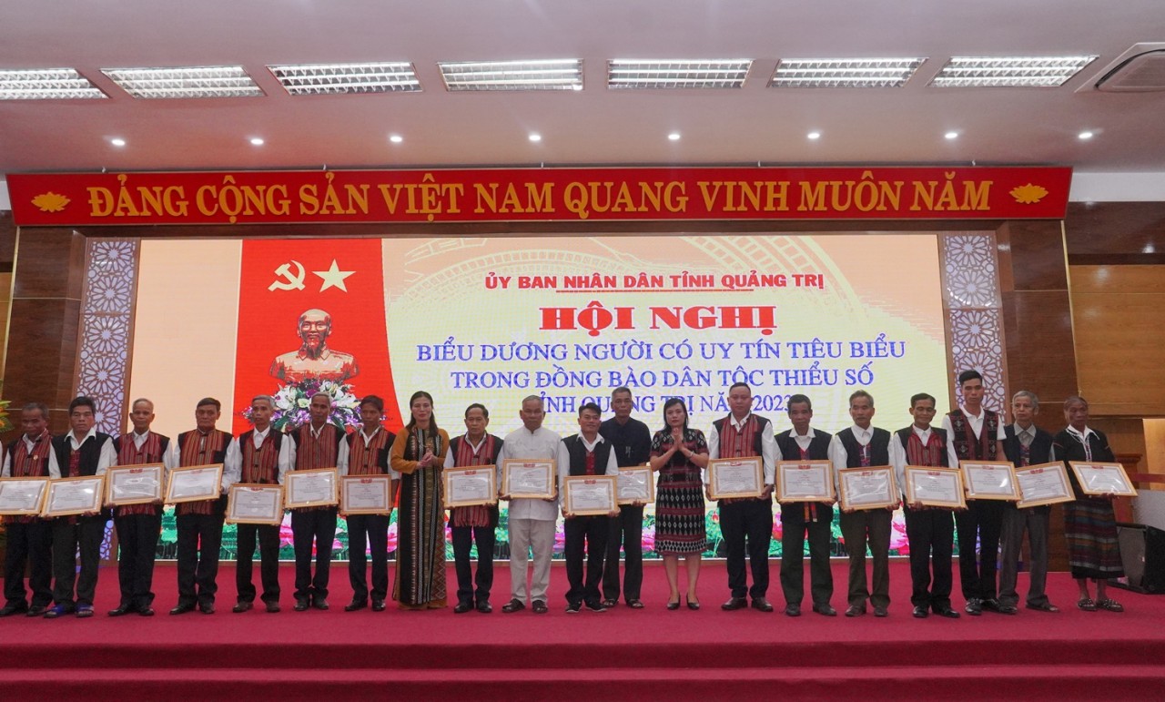 Quảng Trị tặng Bằng khen cho 20 Người có uy tín tiêu biểu vùng đồng bào DTTS