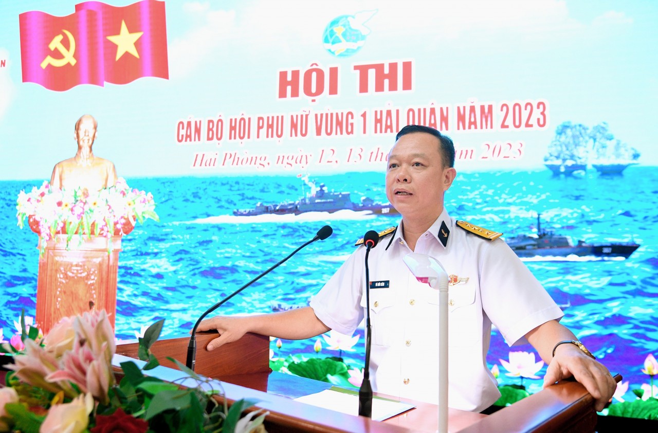 Đại tá Vũ Hữu Kiêm, Phó Chính uỷ Vùng phát biểu khai mạc Hội thi