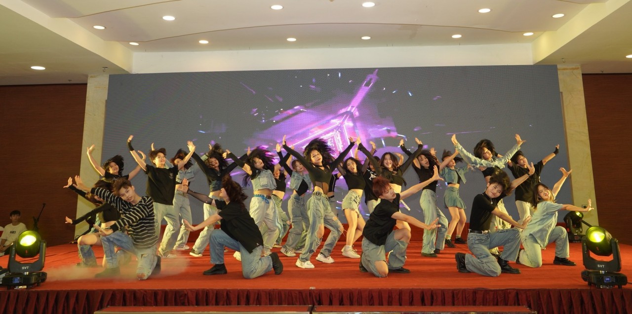 Ngày hội giao lưu văn hoá nghệ thuật  Việt - Hàn thu hút hàng trăm bạn trẻ Hà Thành