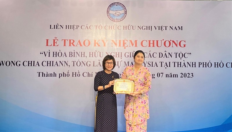 Vinh danh Tổng Lãnh sự Malaysia tại thành phố Hồ Chí Minh vì những nỗ lực kết nối nhân dân hai nước
