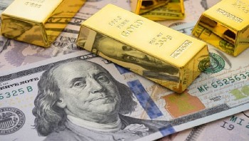 Giá vàng trong nước cao hơn thế giới 11 triệu đồng/lượng, USD lao dốc