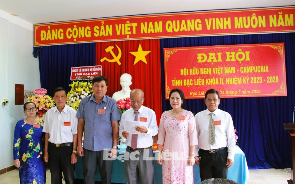 Ban Chấp hành Hội Hữu nghị Việt Nam - Campuchia tỉnh Bạc Liêu nhiệm kỳ 2023 - 2028 ra mắt Đại hội. (Ảnh: N.Q/Báo Bạc Liêu)
