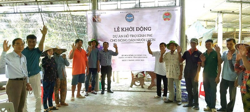 Lễ khởi động mô hình sinh kế cải thiện thu nhập cho người nông dân Kiên Giang do tổ chức VNHELP tài trợ (Ảnh: Liên hiệp Hữu nghị Kiên Giang).