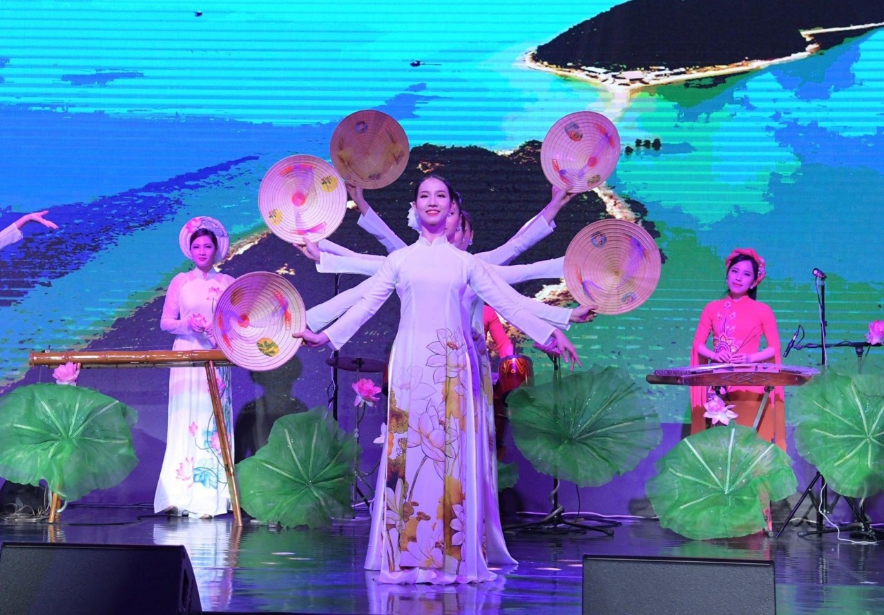 Bài 1: Áo dài - niềm tự hào văn hóa Việt