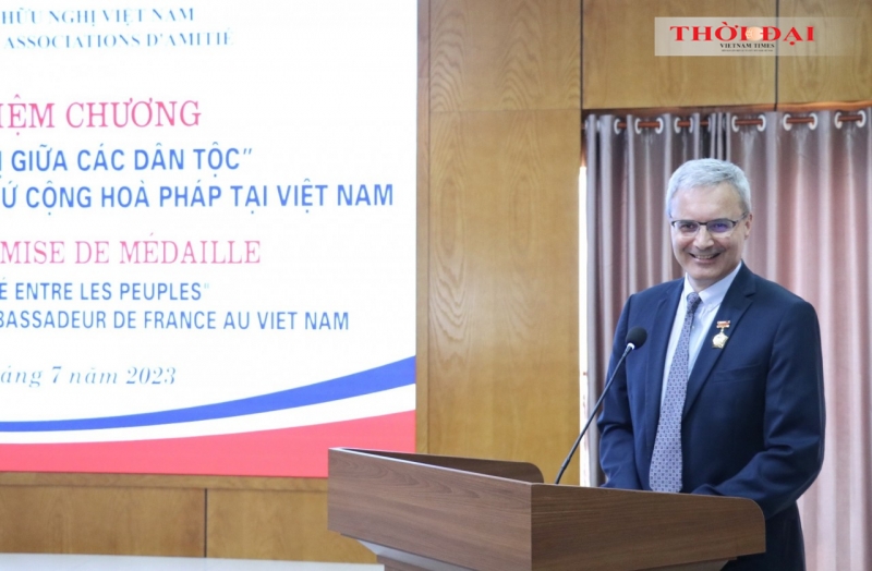 Đại sứ Nicolas Warnery phát biểu tại lễ trao Kỷ niệm chương “Vì hòa bình, hữu nghị giữa các dân tộc (Ảnh: Thu Hà).