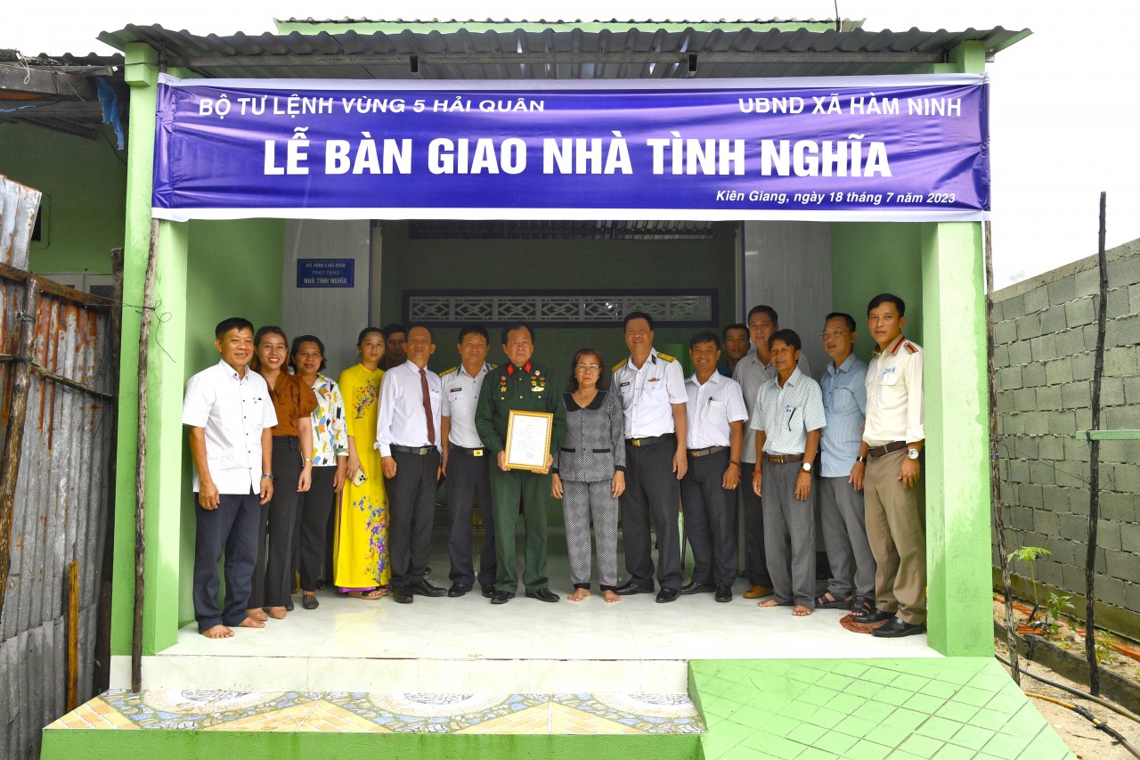 Vùng 5 Hải quân bàn giao nhà tình nghĩa tại Kiên Giang