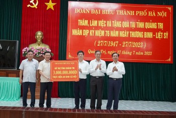 TP. Hà Nội trao tặng 3 tỉ đồng cho tỉnh Quảng Trị thực hiện các hoạt động an sinh xã hội