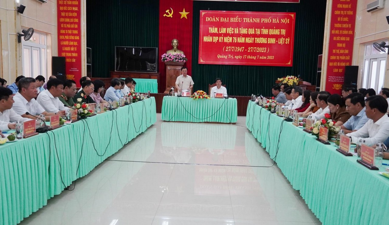 TP. Hà Nội đã trao tặng 3 tỉ đồng cho tỉnh Quảng Trị thực hiện các hoạt động an sinh xã hội