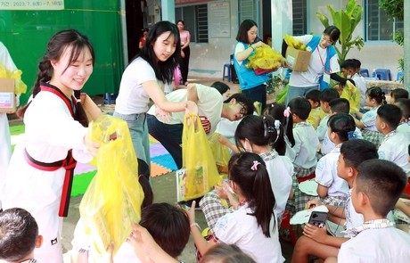 Lan tỏa mùa hè yêu thương